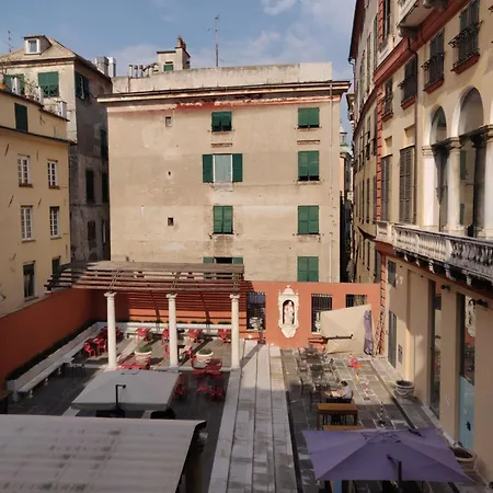 Finestra Speciale Su Palazzo Rosso. Monolocale Апартаменты