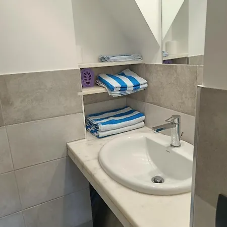 Apartamento Finestra Speciale Su Palazzo Rosso. Monolocale *