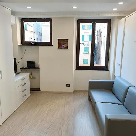 Apartment Finestra Speciale Su Palazzo Rosso. Monolocale