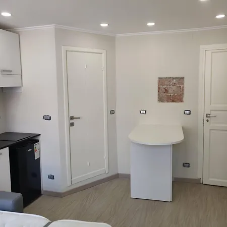 Finestra Speciale Su Palazzo Rosso. Monolocale Apartment