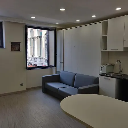 Apartment Finestra Speciale Su Palazzo Rosso. Monolocale