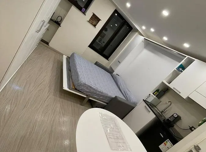 Finestra Speciale Su Palazzo Rosso. Monolocale Apartmán *