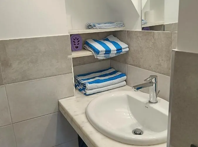 Apartmán Finestra Speciale Su Palazzo Rosso. Monolocale *