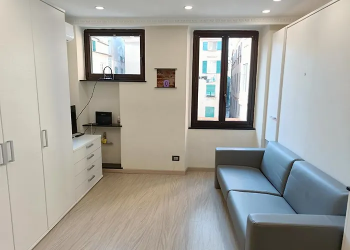 Apartman Finestra Speciale Su Palazzo Rosso. Monolocale